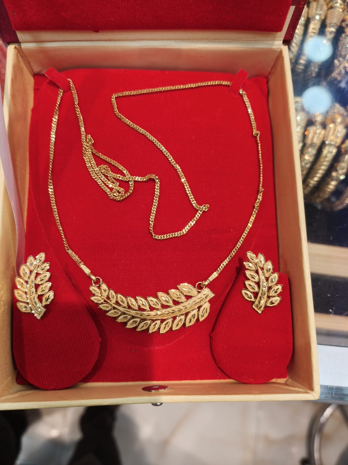 HUID hallmarked gold jewellery from Laxmi Gold Palace, Kolkata