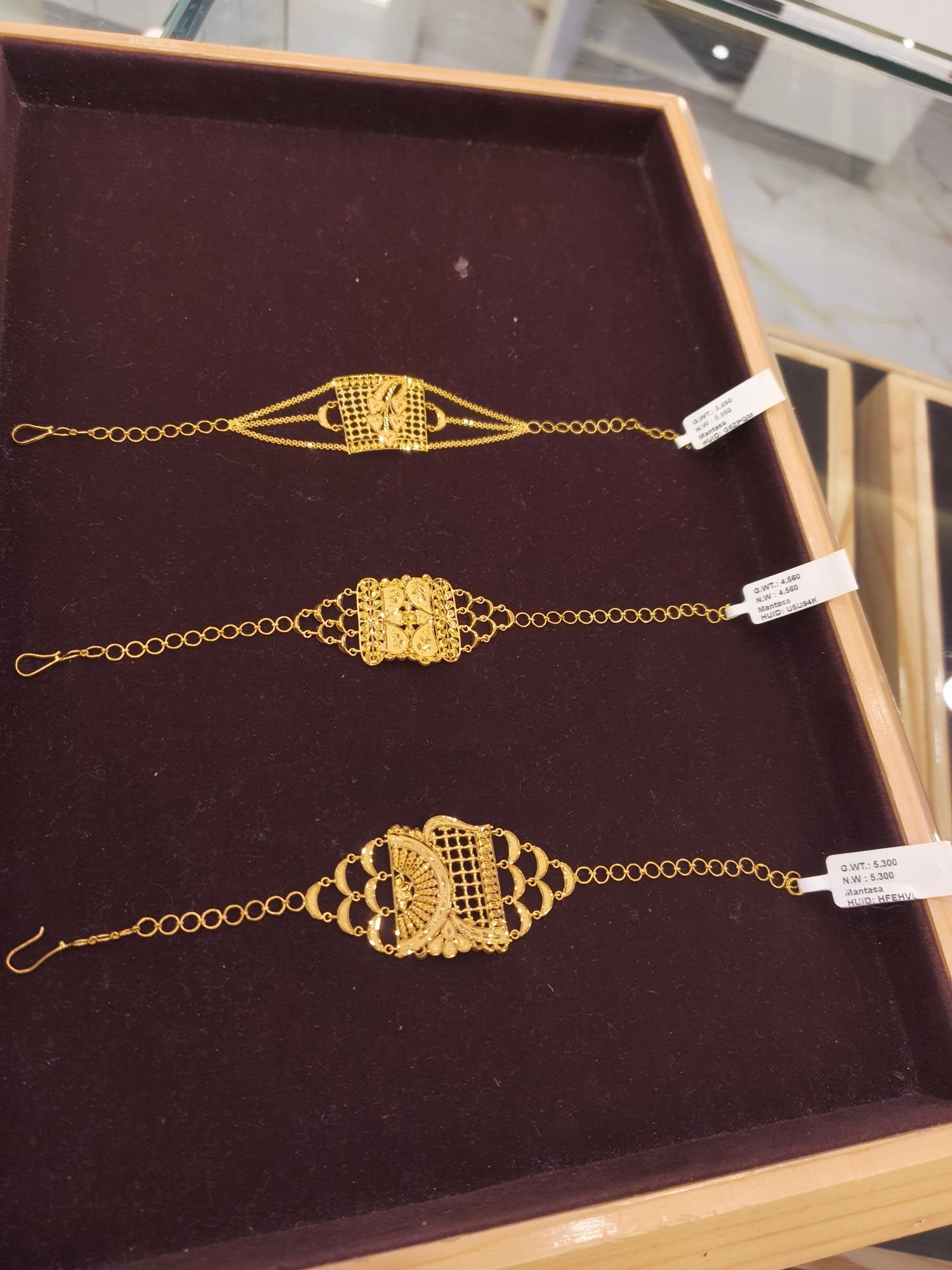 Certified natural gemstone from Laxmi Gold Palace, Kolkata