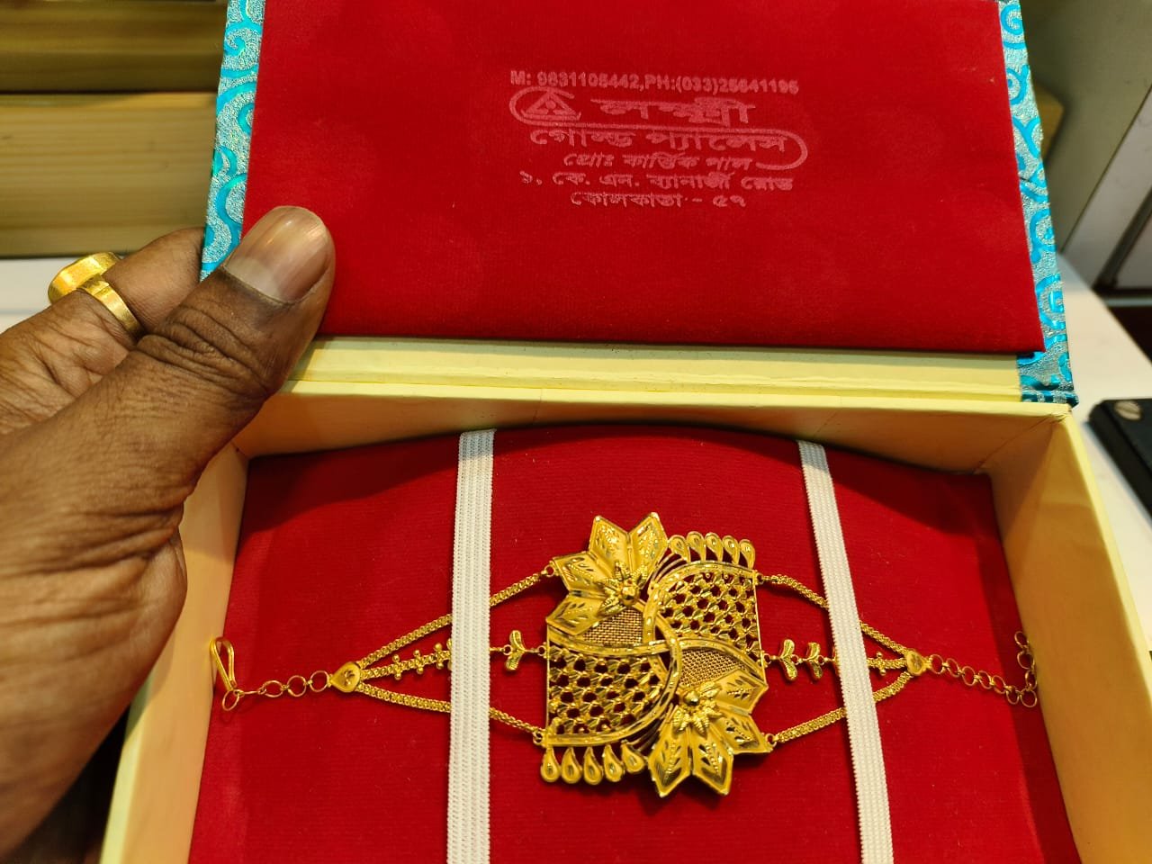 HUID hallmarked gold jewellery from Laxmi Gold Palace, Kolkata