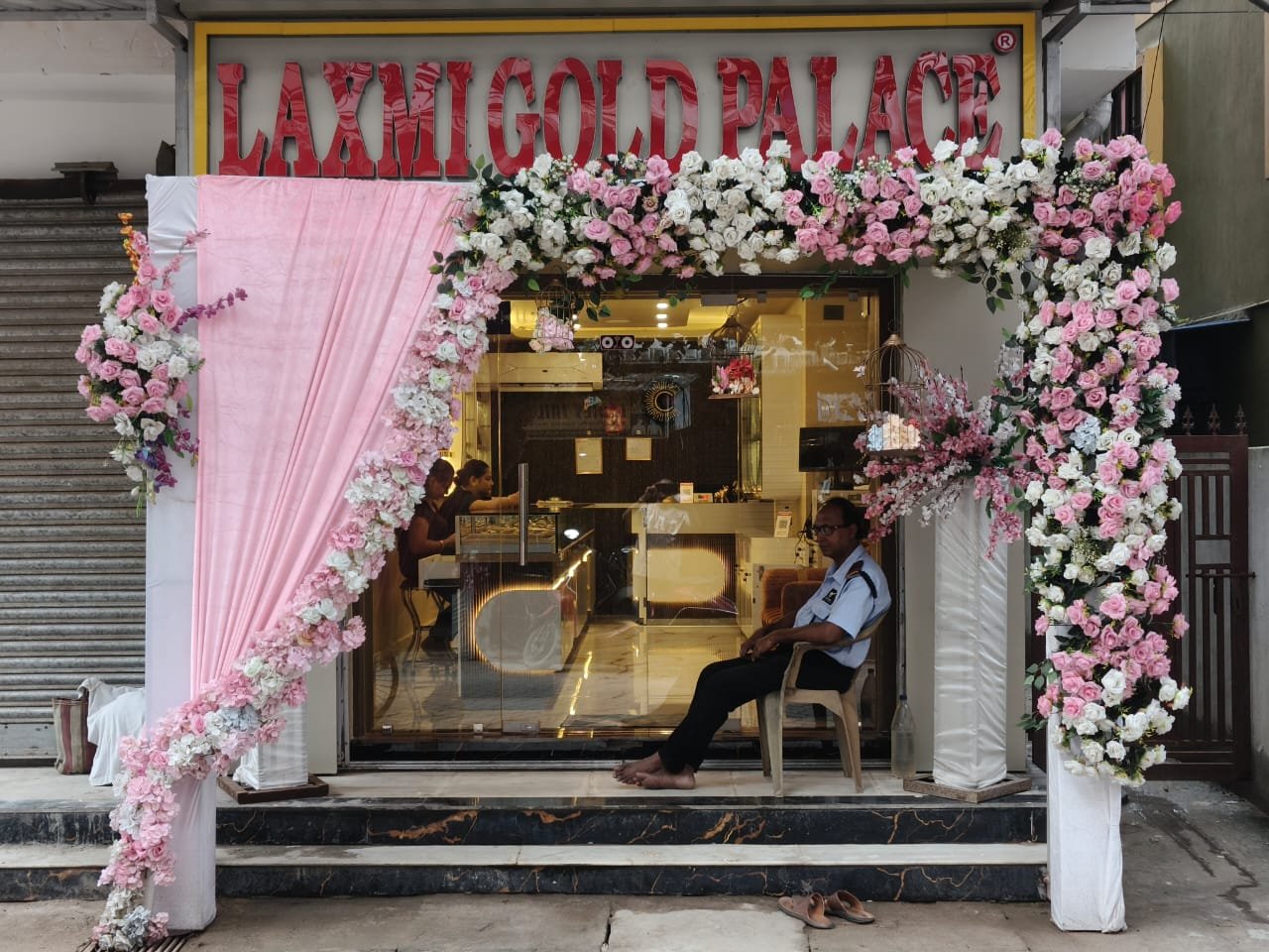 Inside the Laxmi Gold Palace jewellery showroom in Dakshineswar, Kolkata